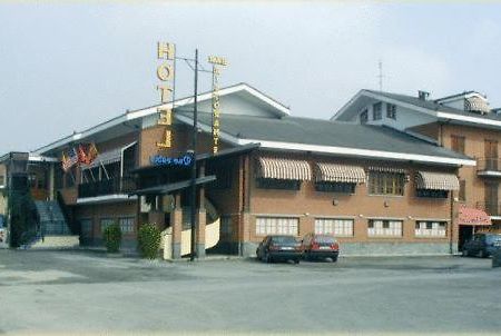 Hotel Quo Vadis None Luaran gambar