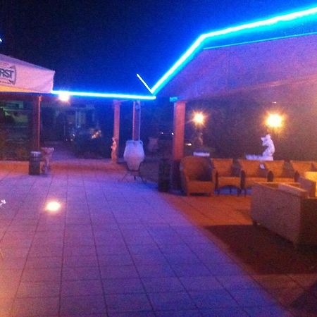 Hotel Quo Vadis None Luaran gambar