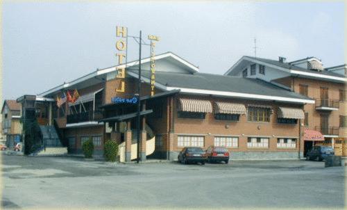 Hotel Quo Vadis None Luaran gambar