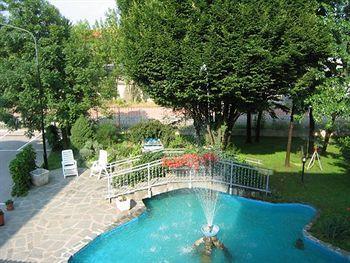Hotel Quo Vadis None Luaran gambar