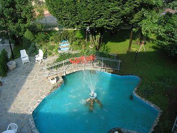 Hotel Quo Vadis None Luaran gambar