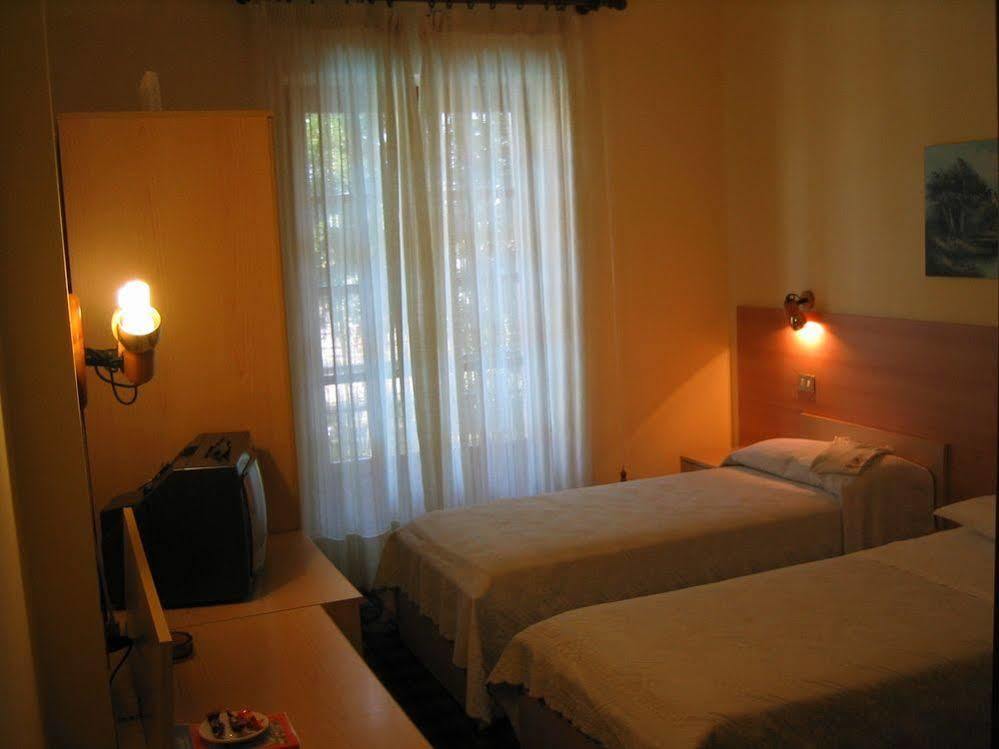Hotel Quo Vadis None Luaran gambar